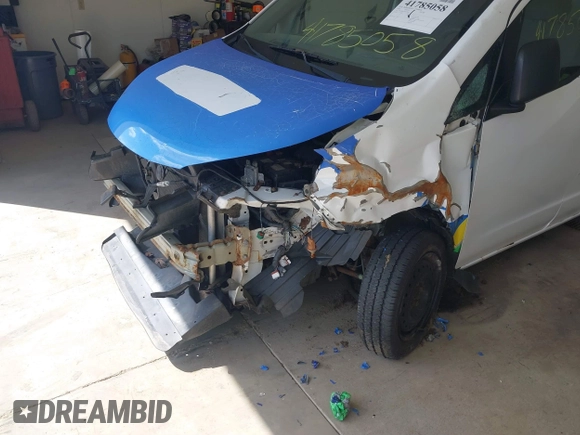 2016 Nissan NV200 S z VIN 3N6CM0KN3GK695049, wystawiony jako IAAI lot #41785058 z przebiegiem 153 389 mil mil oraz . Historia ofert i sprzedaży dostępna na DreamBid. Obrazek 18.