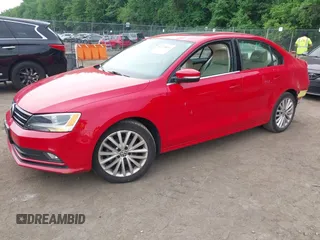 2015 Volkswagen Jetta SE z VIN 3VWD17AJ7FM204019, wystawiony jako IAAI lot #42279830 z przebiegiem 115 901 mil mil oraz . Historia ofert i sprzedaży dostępna na DreamBid. Obrazek 2.