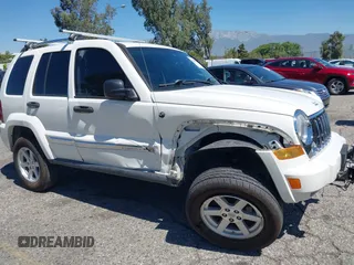 2006 Jeep Liberty Limited z VIN 1J4GL58K56W183758, wystawiony jako IAAI lot #42690220 z przebiegiem 76 067 mil mil oraz . Historia ofert i sprzedaży dostępna na DreamBid. Obrazek 6.