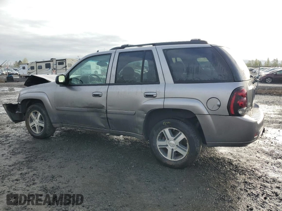 2006 Chevrolet TrailBlazer LS with VIN 1GNDT13S962174360, listed as a Copart auction lot 51374335 with 211,184 mi miles and Salvage Title. Bid and sale history available at DreamBid. Image 2.