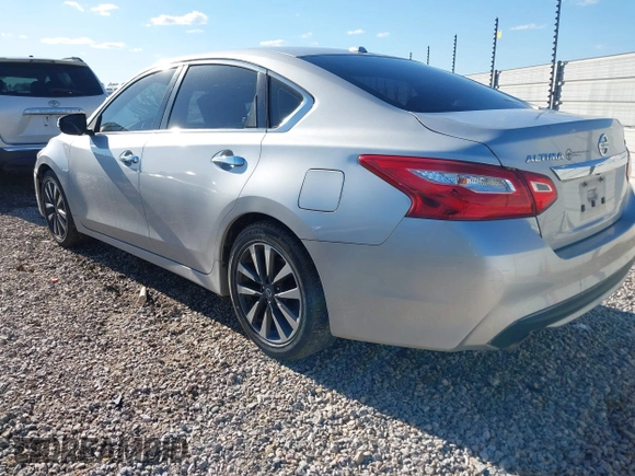 2017 Nissan Altima SL z VIN 1N4AL3AP7HC145805, wystawiony jako IAAI lot #41391734 z przebiegiem 121 753 mil mil oraz . Historia ofert i sprzedaży dostępna na DreamBid. Obrazek 3.