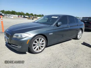 2011 BMW 5 Series 535i z VIN WBAFR7C55BC807077, wystawiony jako Copart lot #55354805 z przebiegiem Nie podano mil oraz Szkody całkowita. Historia ofert i sprzedaży dostępna na DreamBid. Obrazek 1.