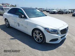 2015 Mercedes-Benz C 300 z VIN 55SWF4JB5FU077181, wystawiony jako IAAI lot #42121862 z przebiegiem 128 172 mil mil oraz . Historia ofert i sprzedaży dostępna na DreamBid. Obrazek 1.