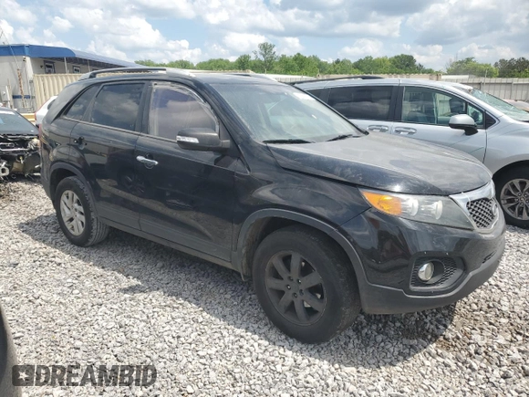 2013 Kia Sorento LX z VIN 5XYKT3A62DG416989, wystawiony jako Copart lot #55416865 z przebiegiem 280 489 mil mil oraz Czysty tytuł • Clean title. Historia ofert i sprzedaży dostępna na DreamBid. Obrazek 4.