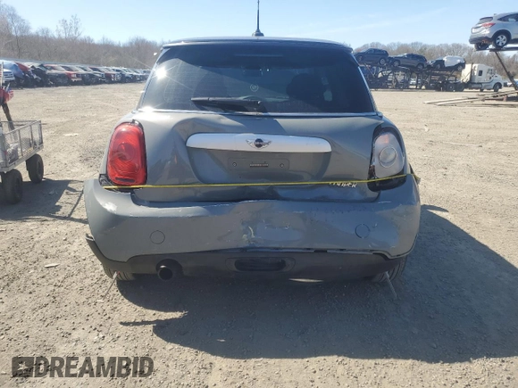 2015 MINI Hardtop z VIN WMWXM5C58FT940378, wystawiony jako Copart lot #52156005 z przebiegiem 115 758 mil mil oraz Czysty tytuł • Clean title. Historia ofert i sprzedaży dostępna na DreamBid. Obrazek 6.