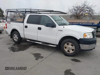2004 Ford F-150 XLT with VIN 1FTRW12W54KC60630, listed as a IAAI auction lot 41540298 with 194,993 mi miles. Bid and sale history available at carsss.com. Image 1.