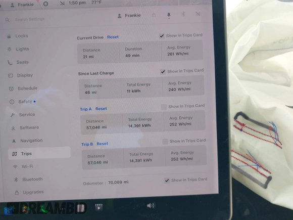 2020 Tesla Model 3 Standard Range Plus z VIN 5YJ3E1EA2LF739866, wystawiony jako IAAI lot #41842179 z przebiegiem 70 089 mil mil oraz . Historia ofert i sprzedaży dostępna na DreamBid. Obrazek 7.
