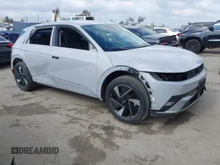 2025 Hyundai Ioniq 5 z VIN 7YAKM4DA8SY002745, wystawiony jako IAAI lot #42135641 z przebiegiem 686 mil mil oraz . Historia ofert i sprzedaży dostępna na DreamBid. Obrazek 1.