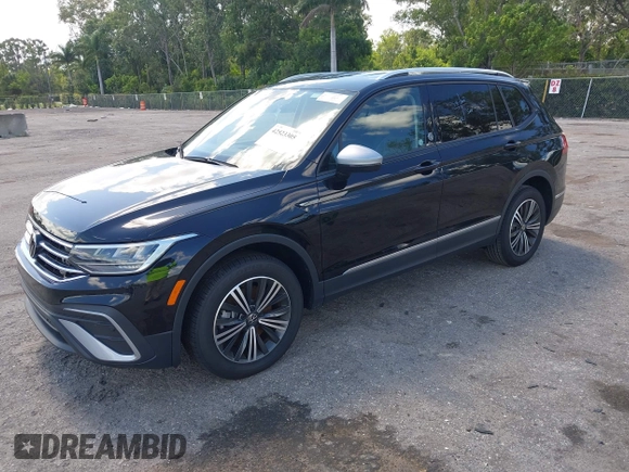 2024 Volkswagen Tiguan Wolfsburg Edition с VIN 3VV6B7AX7RM213144, выставлен на аукционе IAAI как лот 42523305 с пробегом 3 940 миль миль и . История ставок и продаж доступна на DreamBid. Изображение 17.