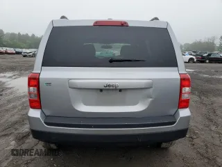 2017 Jeep Patriot Sport SE z VIN 1C4NJPBA7HD145705, wystawiony jako Copart lot #60954225 z przebiegiem 98 605 mil mil oraz Szkoda całkowita • Salvage title. Historia ofert i sprzedaży dostępna na DreamBid. Obrazek 6.