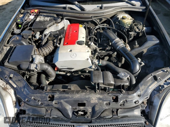 2000 Mercedes-Benz SLK 230 Kompressor with VIN WDBKK47F1YF164000, listed as a Copart auction lot 46366685 with 127,904 mi miles and Salvage title. Bid and sale history available at DreamBid. Image 12.