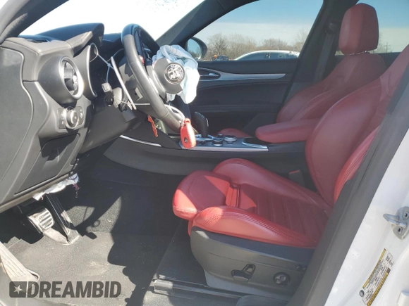 2022 Alfa Romeo Stelvio Veloce z VIN ZASPAKBN1N7D49271, wystawiony jako Copart lot #49424695 z przebiegiem Nie podano mil oraz Szkoda całkowita • Salvage title. Historia ofert i sprzedaży dostępna na DreamBid. Obrazek 7.