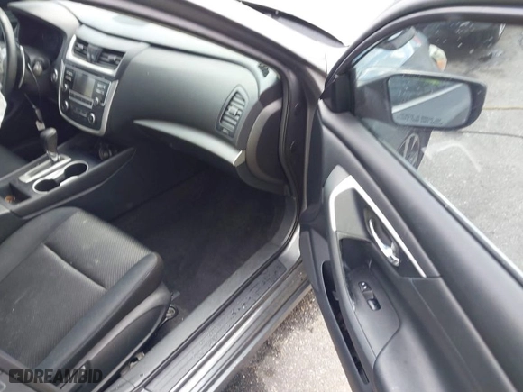2016 Nissan Altima 2.5 SR with VIN 1N4AL3AP9GN381472, listed as a IAAI auction lot 41630389 with 207,706 mi miles. Bid and sale history available at carsss.com. Image 5.