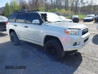 2011 Toyota 4Runner Trail z VIN JTEBU5JR5B5039840, wystawiony jako IAAI lot #41920895 z przebiegiem Nie podano mil oraz . Historia ofert i sprzedaży dostępna na DreamBid. Obrazek 1.