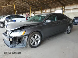 2013 Volkswagen Passat SE z VIN 1VWBP7A35DC025449, wystawiony jako Copart lot #57514045 z przebiegiem 180 489 mil mil oraz Szkoda całkowita • Salvage title. Historia ofert i sprzedaży dostępna na DreamBid. Obrazek 1.
