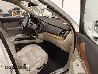 2022 Volvo XC90 Momentum with VIN YV4102PK0N1801551, listed as a IAAI auction lot 41296538 with 35,710 mi miles and . Bid and sale history available at DreamBid. Image 5.