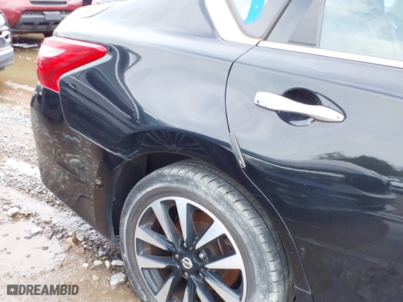 2018 Nissan Altima 2.5 SV with VIN 1N4AL3AP5JC265091, listed as a IAAI auction lot 41293465 with 102,343 mi miles. Bid and sale history available at carsss.com. Image 21.