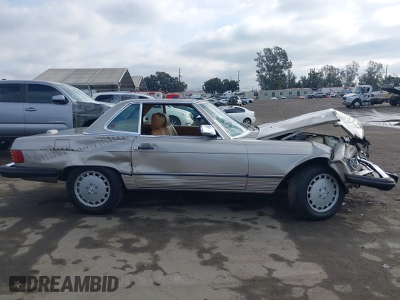 1988 Mercedes-Benz 560 with VIN WDBBA48D4JA080448, listed as a IAAI auction lot 40978039 with 40,237 mi miles. Bid and sale history available at carsss.com. Image 13.