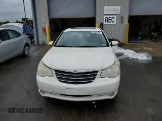 2010 Chrysler Sebring Limited z VIN 1C3CC5FV8AN110632, wystawiony jako Copart lot #57552935 z przebiegiem 208 241 mil mil oraz Szkody całkowita. Historia ofert i sprzedaży dostępna na DreamBid. Obrazek 5.