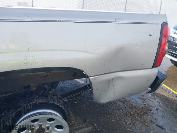 2006 Chevrolet Silverado 1500 Work Truck with VIN 3GCEC14X96G157606, listed as a IAAI auction lot 41608801 with 226,617 mi miles. Bid and sale history available at carsss.com. Image 17.