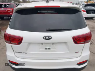 2019 Kia Sorento L with VIN 5XYPG4A38KG555012, listed as a IAAI auction lot 41772285 with 111,685 mi miles. Bid and sale history available at carsss.com. Image 16.
