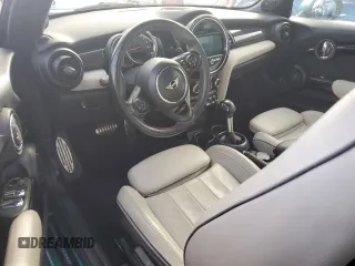 2019 MINI Convertible Cooper S с VIN WMWWG9C59K3E41385, выставлен на аукционе Copart как лот 74269624 с пробегом Не указан миль и На запчасти • Non repairable. История ставок и продаж доступна на DreamBid. Изображение 8.