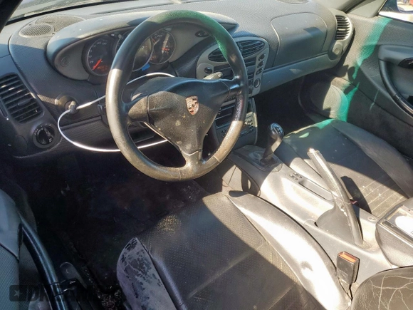 1999 Porsche Boxster z VIN WP0CA2980XU629582, wystawiony jako Copart lot #57534035 z przebiegiem 190 873 mil mil oraz Czysty tytuł • Clean title. Historia ofert i sprzedaży dostępna na DreamBid. Obrazek 8.