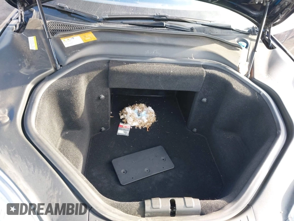 2014 Tesla Model S 60 z VIN 5YJSA1H11EFP30596, wystawiony jako IAAI lot #42235901 z przebiegiem 143 837 mil mil oraz . Historia ofert i sprzedaży dostępna na DreamBid. Obrazek 10.