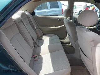 2001 Mazda 626 LX with VIN 1YVGF22D915241384, listed as a IAAI auction lot 41927705 with 231,801 mi miles. Bid and sale history available at carsss.com. Image 8.