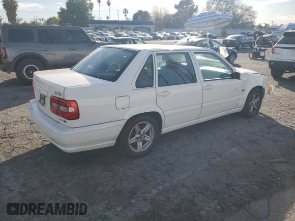 1998 Volvo S70 z VIN YV1LS5674W2543724, wystawiony jako Copart lot #42146915 z przebiegiem 126 467 mil mil oraz Szkody całkowita. Historia ofert i sprzedaży dostępna na DreamBid. Obrazek 3.