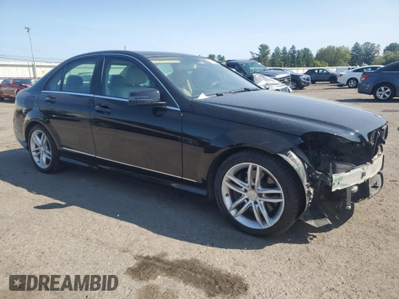 2013 Mercedes-Benz C 300 Sport z VIN WDDGF8AB2DG104911, wystawiony jako Copart lot #71530664 z przebiegiem 125 565 mil mil oraz Szkoda całkowita • Salvage title. Historia ofert i sprzedaży dostępna na DreamBid. Obrazek 4.
