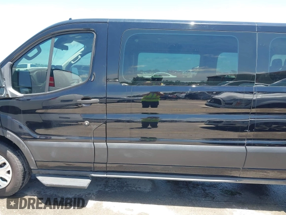 2020 Ford Transit Passenger XL z VIN 1FBAX2YG0LKA55428, wystawiony jako IAAI lot #42356622 z przebiegiem 89 748 mil mil oraz . Historia ofert i sprzedaży dostępna na DreamBid. Obrazek 15.