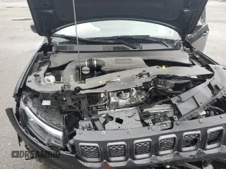 2023 Jeep Compass Trailhawk z VIN 3C4NJDDN9PT501952, wystawiony jako Copart lot #58842985 z przebiegiem Nie podano mil oraz Szkoda całkowita • Salvage title. Historia ofert i sprzedaży dostępna na DreamBid. Obrazek 12.