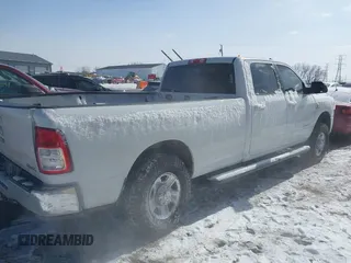 2019 Ram 2500 Big Horn with VIN 3C6UR5JL3KG537805, listed as a IAAI auction lot 41610861 with 207,343 mi miles. Bid and sale history available at carsss.com. Image 4.