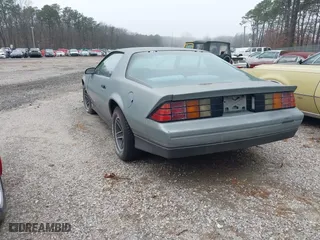 1985 Chevrolet Camaro Z28 Sport with VIN 1G1FP87HXFL442512, listed as a IAAI auction lot 41387610 with 136,000 mi miles. Bid and sale history available at carsss.com. Image 3.