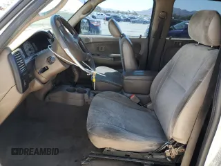2004 Toyota Tacoma PreRunner z VIN 5TEGN92N14Z331415, wystawiony jako Copart lot #56596545 z przebiegiem 339 810 mil mil oraz Szkoda całkowita • Salvage title. Historia ofert i sprzedaży dostępna na DreamBid. Obrazek 7.