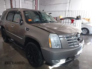 2007 Cadillac Escalade z VIN 1GYFK63857R408082, wystawiony jako IAAI lot #41683590 z przebiegiem 153 726 mil mil oraz . Historia ofert i sprzedaży dostępna na DreamBid. Obrazek 1.