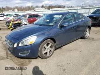 2013 Volvo S60 T5 Premier z VIN YV1612FS5D1218067, wystawiony jako Copart lot #46903005 z przebiegiem 61 668 mil mil oraz Szkoda całkowita • Salvage title. Historia ofert i sprzedaży dostępna na DreamBid. Obrazek 1.