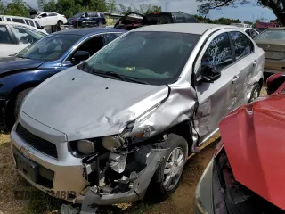 2012 Chevrolet Sonic LT z VIN 1G1JC5SH7C4136384, wystawiony jako Copart lot #82845654 z przebiegiem Nie podano mil oraz Szkoda całkowita • Salvage title. Historia ofert i sprzedaży dostępna na DreamBid. Obrazek 1.