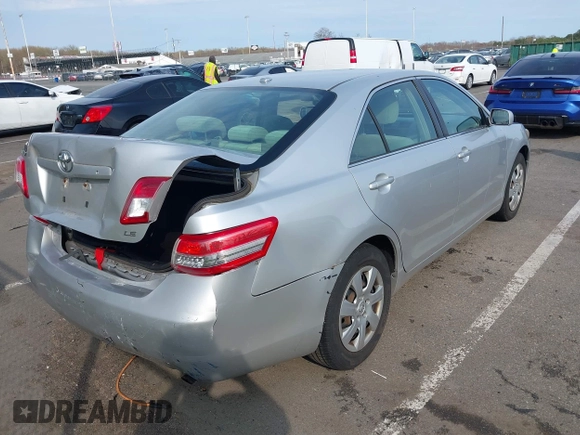 2011 Toyota Camry LE z VIN 4T1BF3EK2BU605745, wystawiony jako IAAI lot #42025820 z przebiegiem 156 094 mil mil oraz . Historia ofert i sprzedaży dostępna na DreamBid. Obrazek 4.
