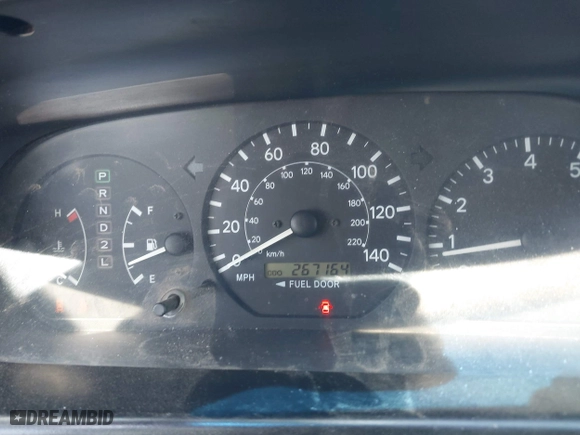 2000 Toyota Camry CE with VIN JT2BG22K0Y0455918, listed as a IAAI auction lot 41878066 with 267,164 mi miles. Bid and sale history available at carsss.com. Image 7.