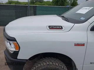 2022 Ram 2500 Tradesman z VIN 3C6UR5HJ4NG354406, wystawiony jako IAAI lot #41979979 z przebiegiem 79 649 mil mil oraz . Historia ofert i sprzedaży dostępna na DreamBid. Obrazek 6.