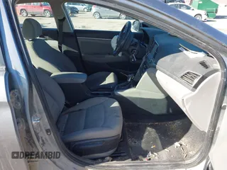 2017 Hyundai Elantra Value Edition z VIN KMHD84LF3HU401009, wystawiony jako IAAI lot #41704711 z przebiegiem 66 149 mil mil oraz . Historia ofert i sprzedaży dostępna na DreamBid. Obrazek 5.