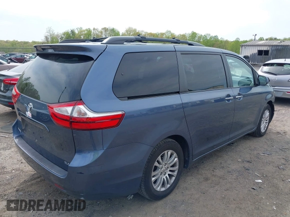 2015 Toyota Sienna XLE with VIN 5TDYK3DC9FS653421, listed as a IAAI auction lot 42031069 with 175,830 mi miles. Bid and sale history available at carsss.com. Image 4.
