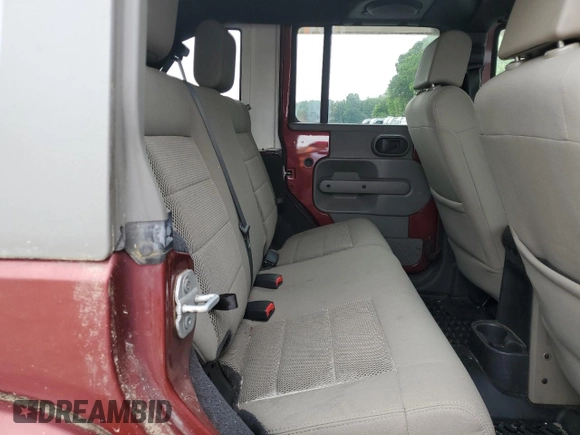 2008 Jeep Wrangler Unlimited Sahara z VIN 1J8GA59108L648333, wystawiony jako Copart lot #57430015 z przebiegiem 506 770 mil mil oraz Czysty tytuł • Clean title. Historia ofert i sprzedaży dostępna na DreamBid. Obrazek 10.