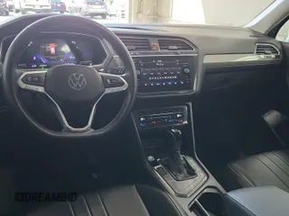 2024 Volkswagen Tiguan SE с VIN 3VV3B7AX9RM106728, выставлен на аукционе IAAI как лот 42845194 с пробегом 23 946 миль миль и . История ставок и продаж доступна на DreamBid. Изображение 15.