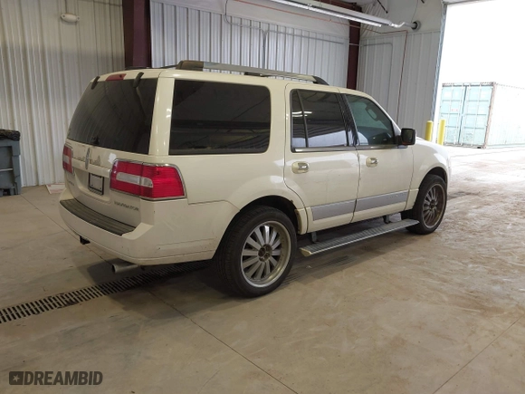 2007 Lincoln Navigator with VIN 5LMFU28517LJ07327, listed as a IAAI auction lot 41706941 with 225,124 mi miles. Bid and sale history available at carsss.com. Image 4.