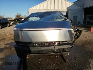 2024 Tesla Cybertruck Cyberbeast z VIN 7G2CEHEE3RA017028, wystawiony jako Copart lot #80123944 z przebiegiem 4 335 mil mil oraz Szkoda całkowita • Salvage title. Historia ofert i sprzedaży dostępna na DreamBid. Obrazek 5.