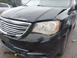 2012 Chrysler Town & Country Touring z VIN 2C4RC1BG7CR308730, wystawiony jako IAAI lot #41868726 z przebiegiem 250 606 mil mil oraz . Historia ofert i sprzedaży dostępna na DreamBid. Obrazek 6.