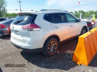 2015 Nissan Rogue SL with VIN 5N1AT2MV8FC823548, listed as a IAAI auction lot 42070704 with 125,331 mi miles. Bid and sale history available at carsss.com. Image 4.